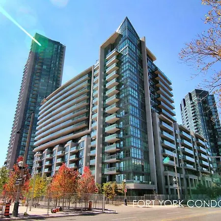 Lakefront Living Downtown Toronto - Free Parking, Gym, Indoor Pool